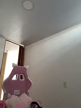 Snapshot of Angeldusttt chatting on 10.16.25 Angeldusttt online show from 10.16.25