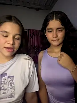 Snapshot of Ashley_and_Zoe chatting on 09.25.25 Ashley and Zoe online show from 09.25.25