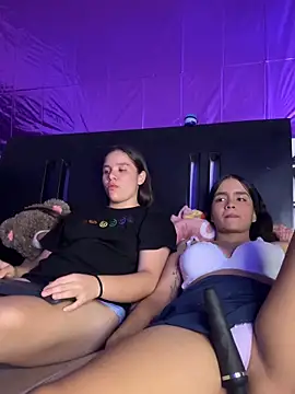 Snapshot of Ashley_and_Zoe chatting on 10.30.25 Ashley and Zoe online show from 10.30.25