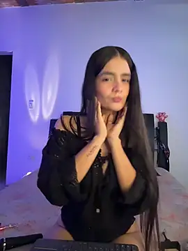 Snapshot of Ashley_and_Zoe chatting on 11.30.25 Ashley and Zoe online show from 11.30.25