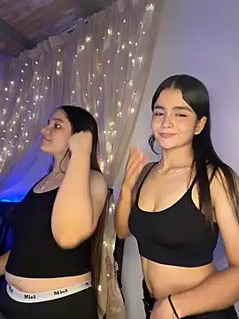 Snapshot of Ashley_and_Zoe chatting on 01.05.26 Ashley and Zoe online show from 01.05.26