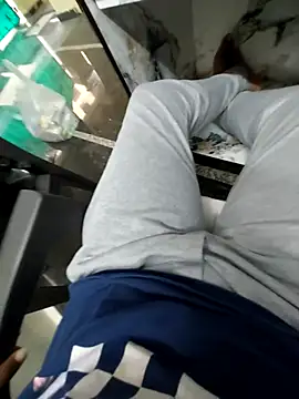 Snapshot of mommylover5 chatting on 10.01.25 mommylover5 online show from 10.01.25