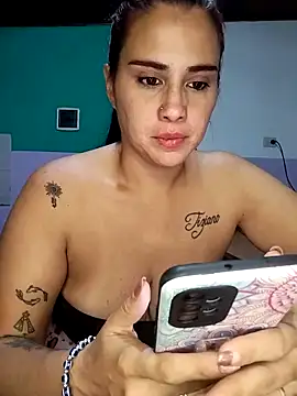 Snapshot of kariciasecreta chatting on 04.19.26 kariciasecreta online show from 04.19.26