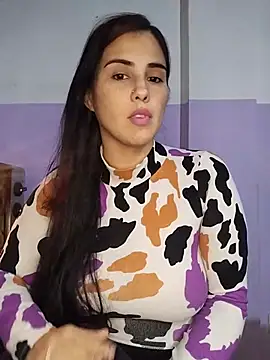 Snapshot of kariciasecreta chatting on 05.28.26 kariciasecreta online show from 05.28.26