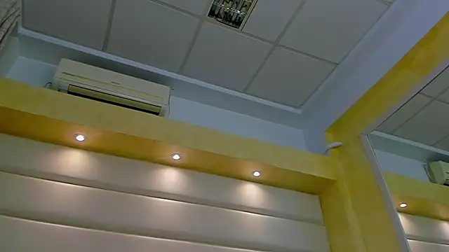 Jelly Bee online show from 10.30.25