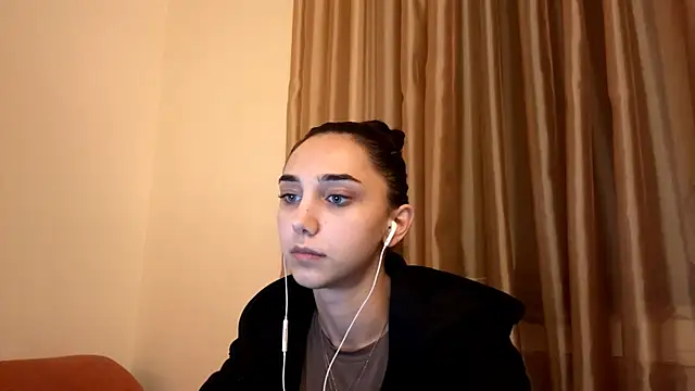 LinaMour online show from 10.06.25