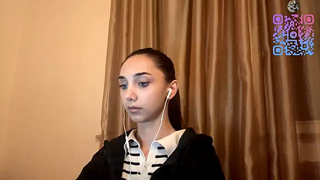 LinaMour online show from 10.15.25