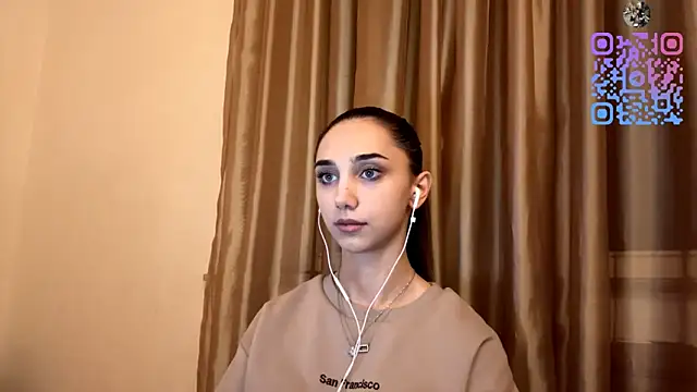 LinaMour online show from 10.17.25