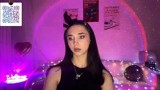 LinaMour online show from 04.20.26