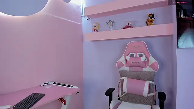 SkylerBloomm online show from 10.16.25