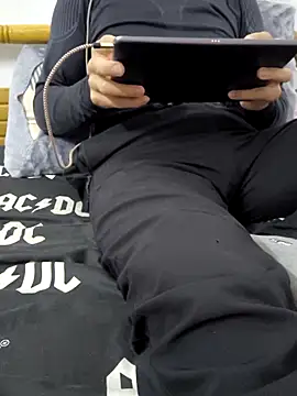 yazinyazin1 online show from 11.17.25