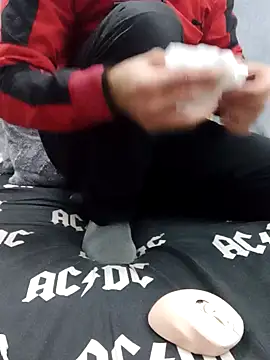 yazinyazin1 online show from 12.16.25