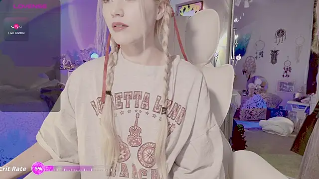 Snapshot of Talulaa chatting on 11.08.25 Talulaa online show from 11.08.25