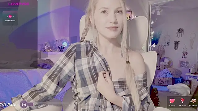 Snapshot of Talulaa chatting on 11.09.25 Talulaa online show from 11.09.25