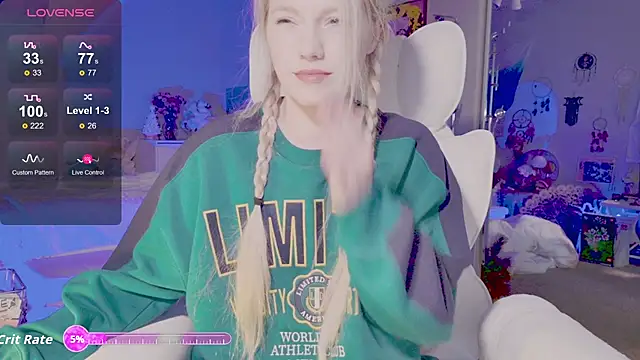 Snapshot of Talulaa chatting on 12.04.25 Talulaa online show from 12.04.25