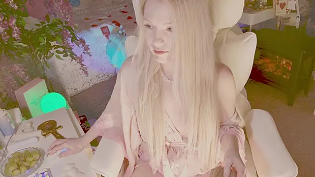 Snapshot of Talulaa chatting on 02.14.26 Talulaa online show from 02.14.26