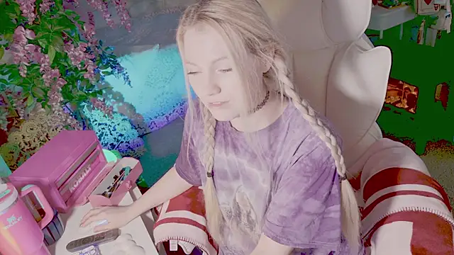 Snapshot of Talulaa chatting on 02.23.26 Talulaa online show from 02.23.26