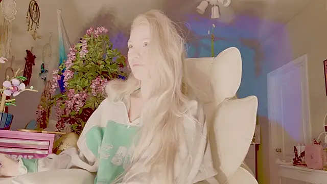 Snapshot of Talulaa chatting on 03.07.26 Talulaa online show from 03.07.26