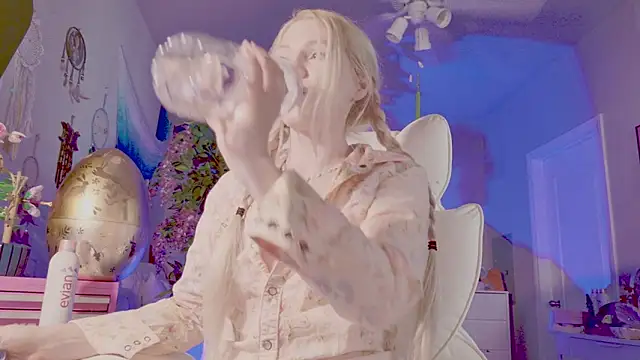 Snapshot of Talulaa chatting on 03.14.26 Talulaa online show from 03.14.26