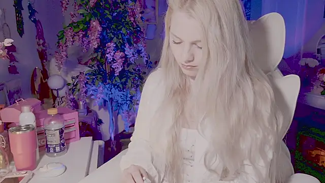 Snapshot of Talulaa chatting on 07.10.26 Talulaa online show from 07.10.26
