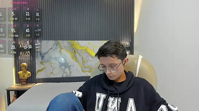 SantiagoRusso18 online show from 10.06.25