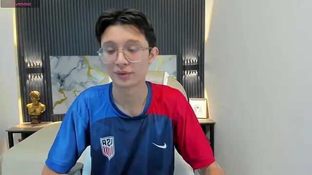 SantiagoRusso18 online show from 10.19.25