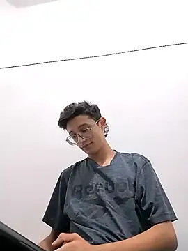 SantiagoRusso18 online show from 01.12.26