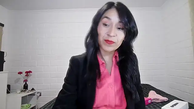 Snapshot of KalosGyne chatting on 06.05.26 KalosGyne online show from 06.05.26