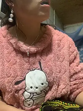 tuyetnhi-00 online show from 11.14.25