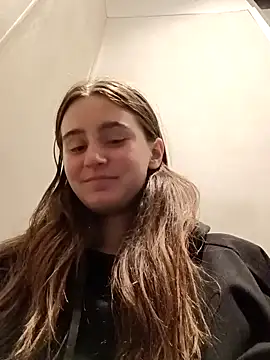 freakylittlebitch69 online show from 09.19.25