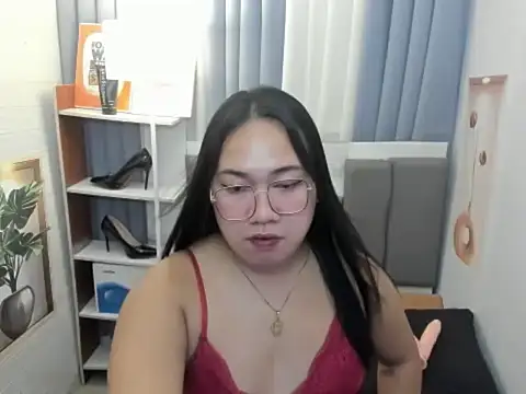 TsUncutKaren online show from 12.17.25