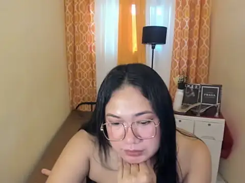 TsUncutKaren online show from 04.14.26