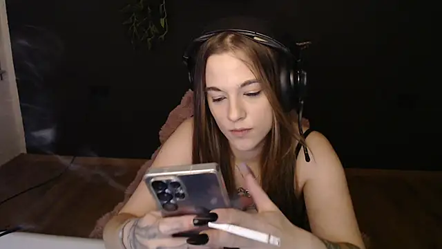 Luna Lynn online show from 12.13.25