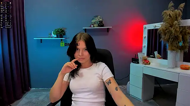 Snapshot of renata_sweety chatting on 09.17.25 renata sweety online show from 09.17.25
