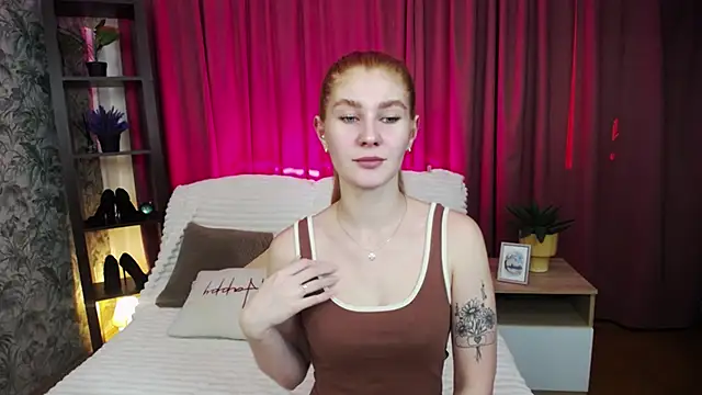 Snapshot of JuliaPowers_ chatting on 09.15.25 JuliaPowers online show from 09.15.25