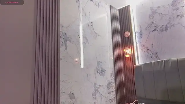 Aurora jones11 online show from 10.18.25