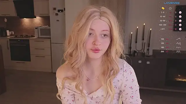 Snapshot of SabrinaCharm_ chatting on 04.16.26 SabrinaCharm online show from 04.16.26