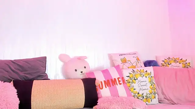 Snapshot of RileyNox chatting on 05.20.26 RileyNox online show from 05.20.26