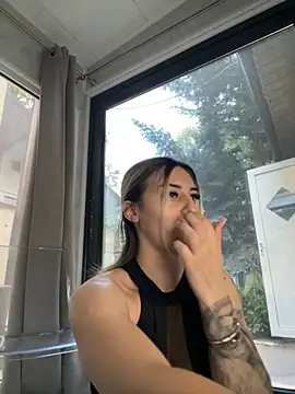 Ella Vee online show from 09.20.25