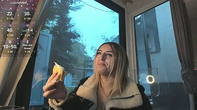 Ella Vee online show from 11.14.25