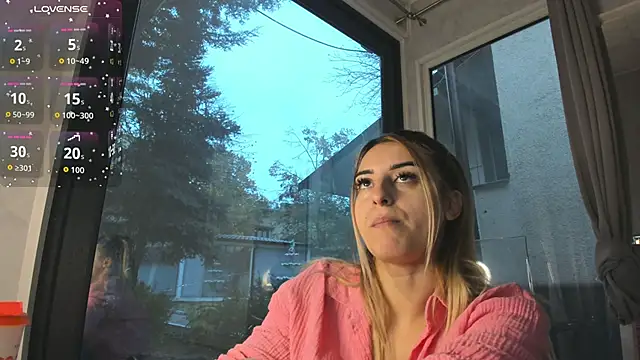 Ella Vee online show from 11.20.25