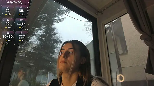 Ella Vee online show from 12.20.25