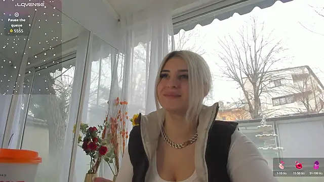 Ella Vee online show from 03.26.26