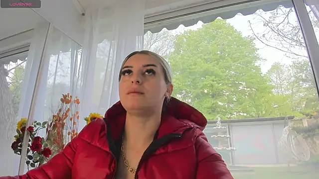 Ella Vee online show from 04.22.26