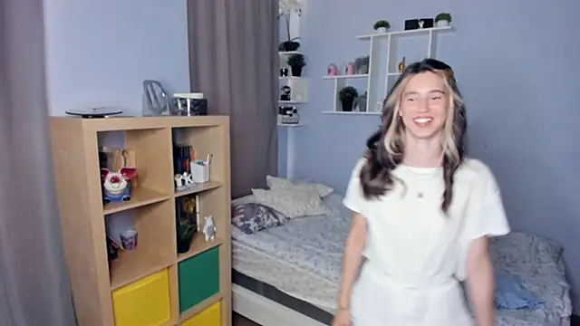 Snapshot of AntonettaTarring chatting on 09.09.25 AntonettaTarring online show from 09.09.25