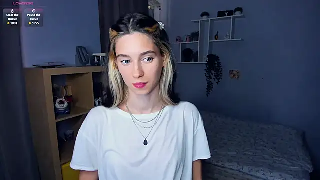 Snapshot of AntonettaTarring chatting on 09.16.25 AntonettaTarring online show from 09.16.25