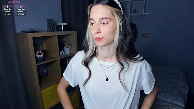 Snapshot of AntonettaTarring chatting on 09.18.25 AntonettaTarring online show from 09.18.25