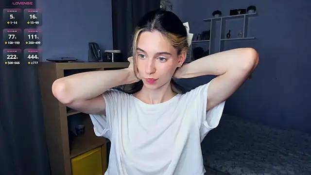 Snapshot of AntonettaTarring chatting on 09.19.25 AntonettaTarring online show from 09.19.25