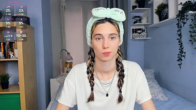 Snapshot of AntonettaTarring chatting on 09.27.25 AntonettaTarring online show from 09.27.25