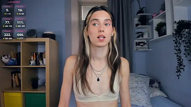 Snapshot of AntonettaTarring chatting on 10.03.25 AntonettaTarring online show from 10.03.25